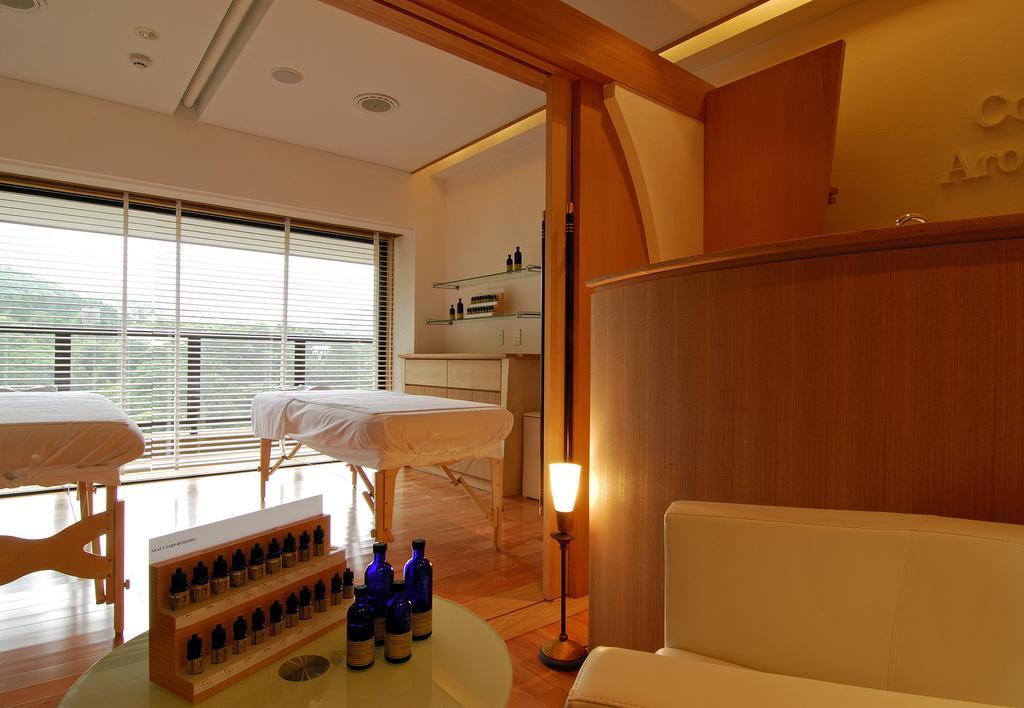 Отель Hakone Tokinoshizuku Экстерьер фото A treatment room at the spa