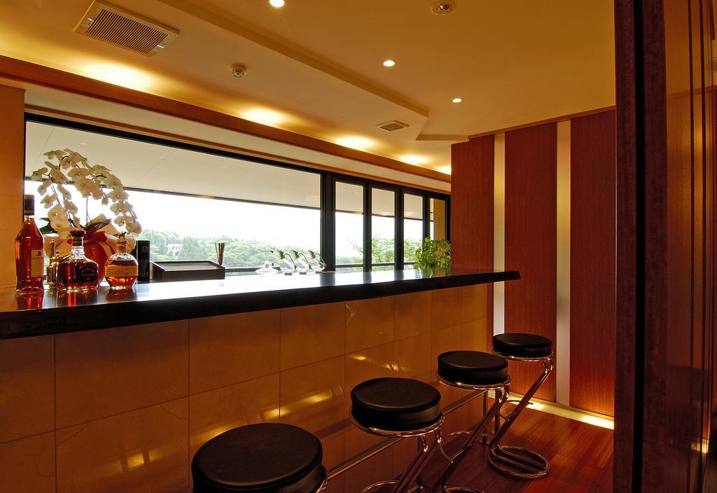 Отель Hakone Tokinoshizuku Экстерьер фото A bar at a hotel